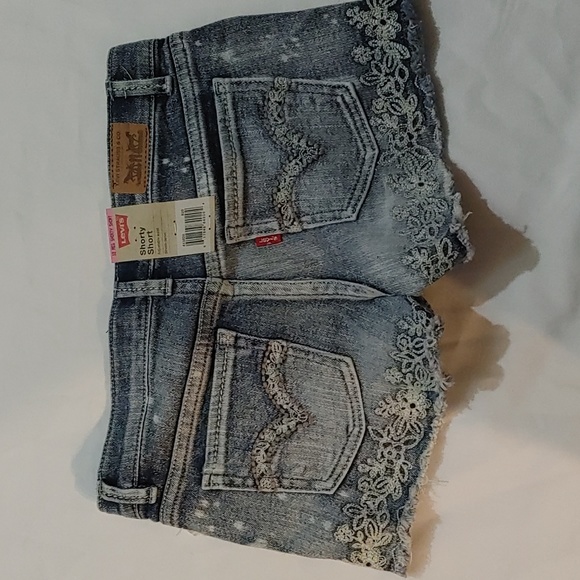 Levi's Shorty Short - Picture 5 of 5